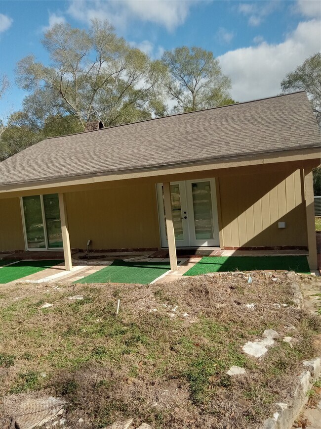Foto del edificio - 15910 Hartman Rd