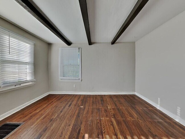 Foto del edificio - 5128 Rinker Rd