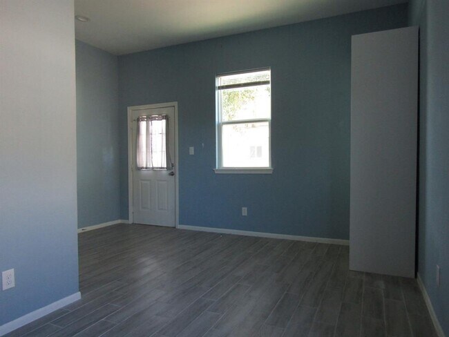 Building Photo - 5205 Lawndale St