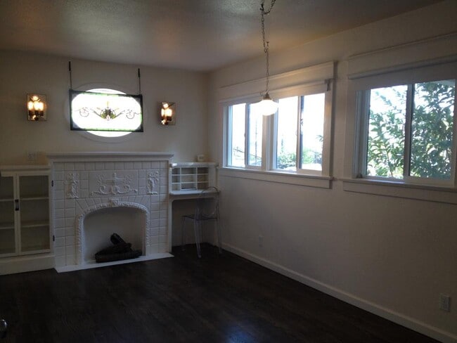 Building Photo - 415 W Avenue 37