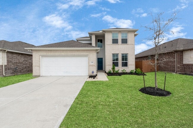 Building Photo - The Live Oak – Where Comfort Meets Conveni...