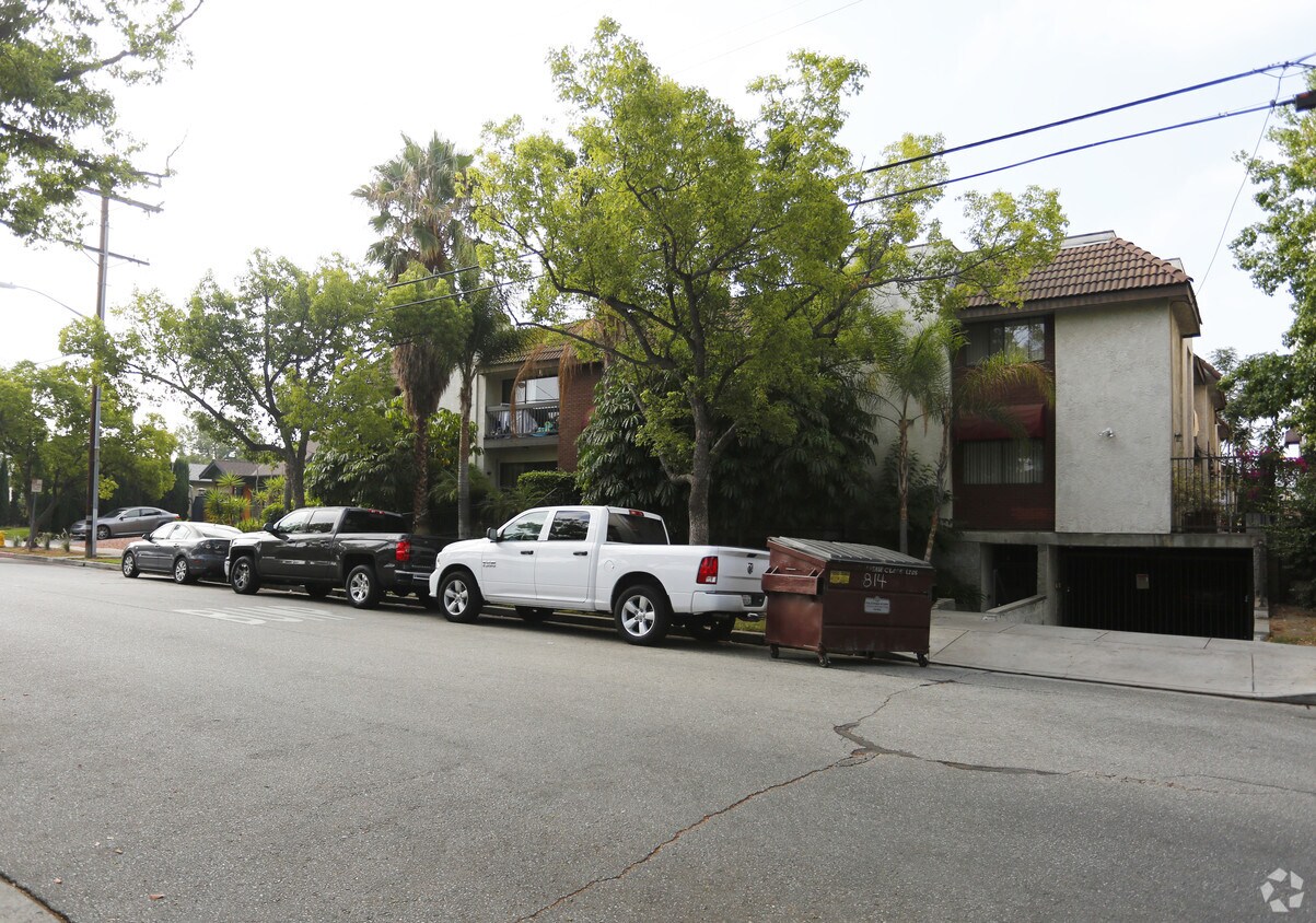 Building - 814 E Elk Ave