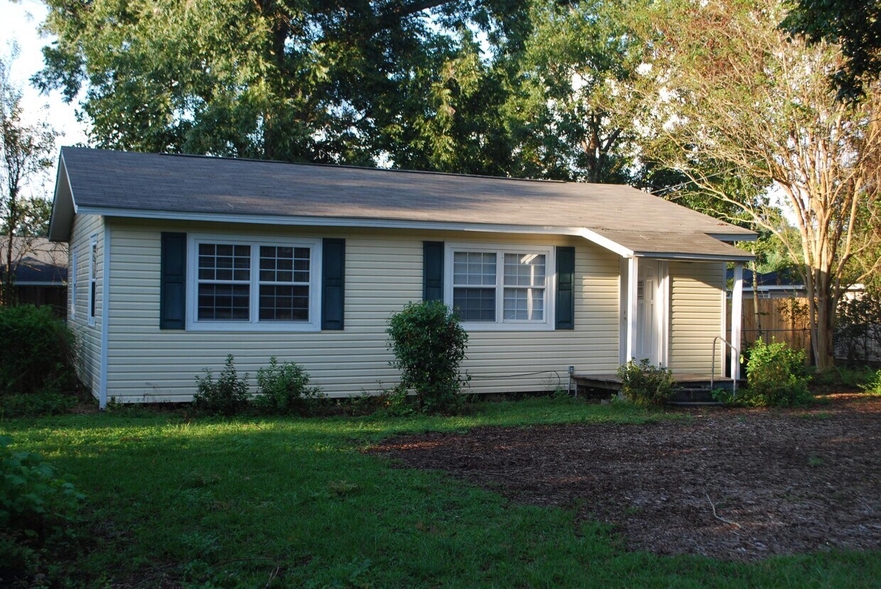 Primary Photo - 410 Robin Rd
