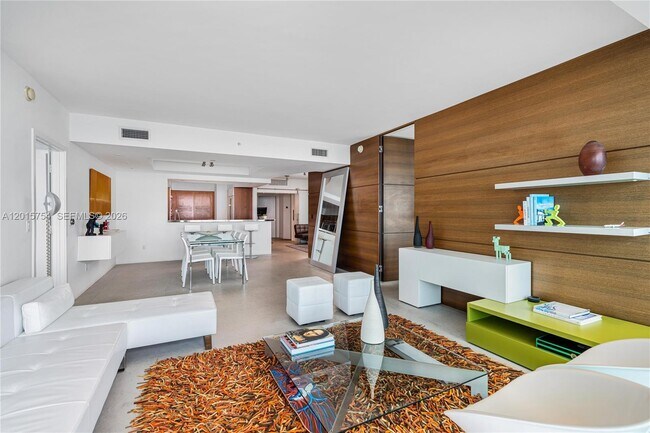 Building Photo - 1331 Brickell Bay Dr