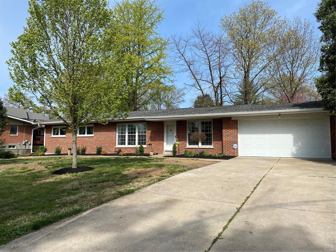 11153 Clarissa Dr, Creve Coeur, MO 63141 House Rental in Creve Coeur