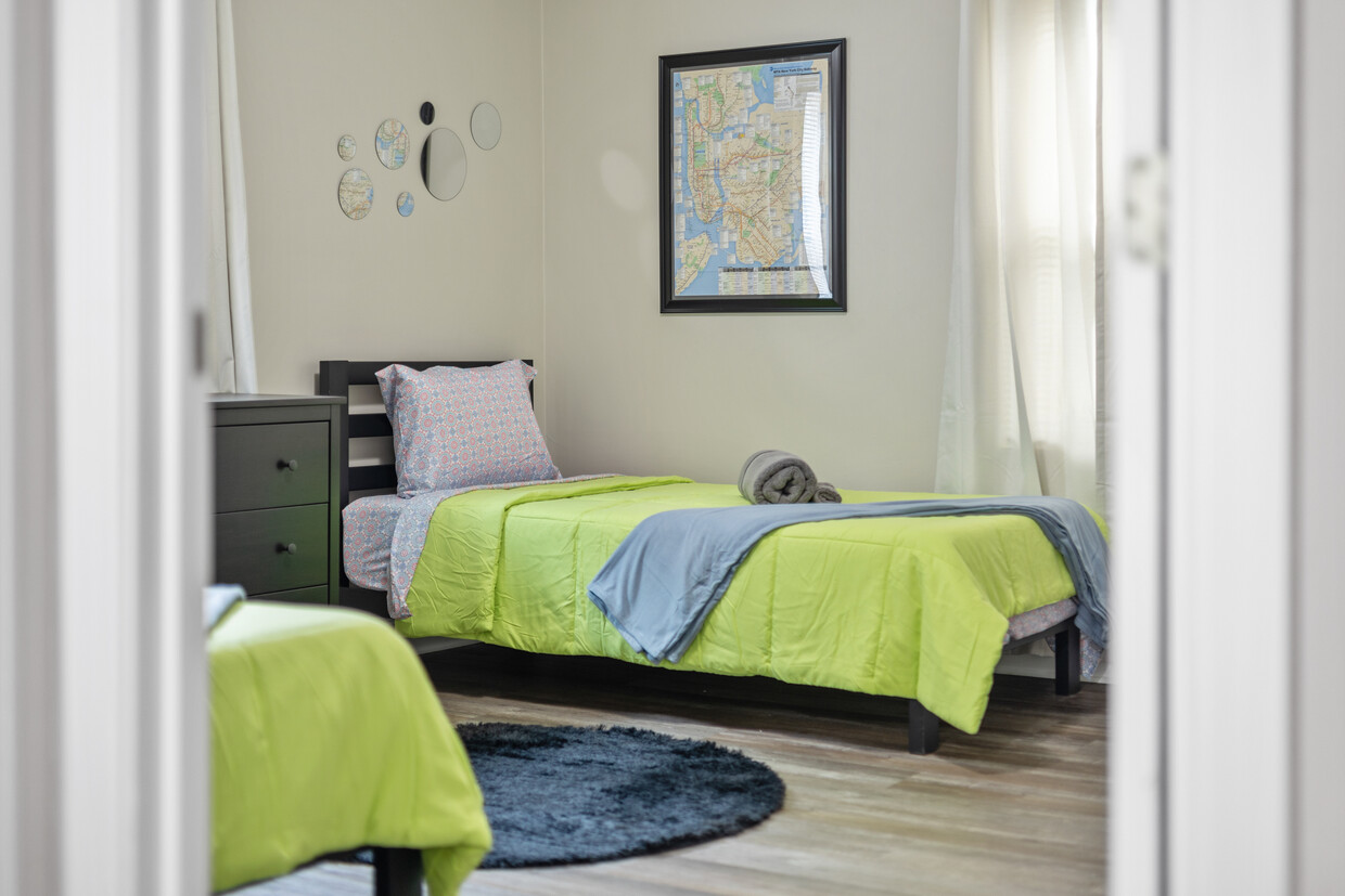 Foto principal - 825 Erin Ave SW