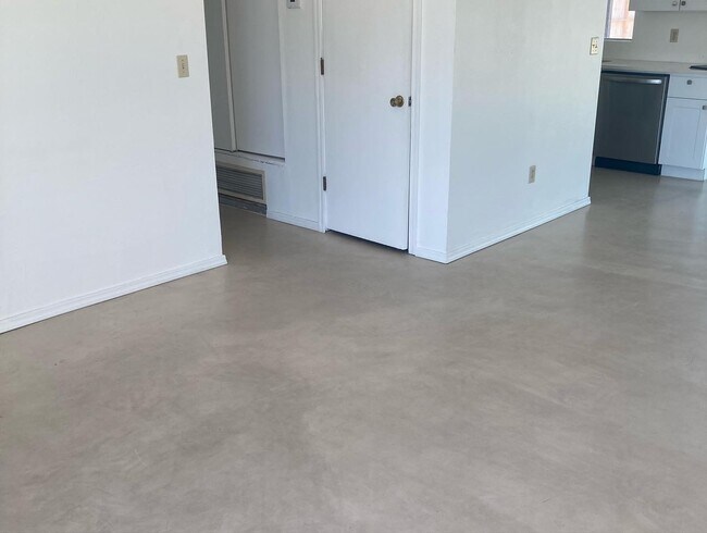 Foto del edificio - 2301 Saddleback Ave S