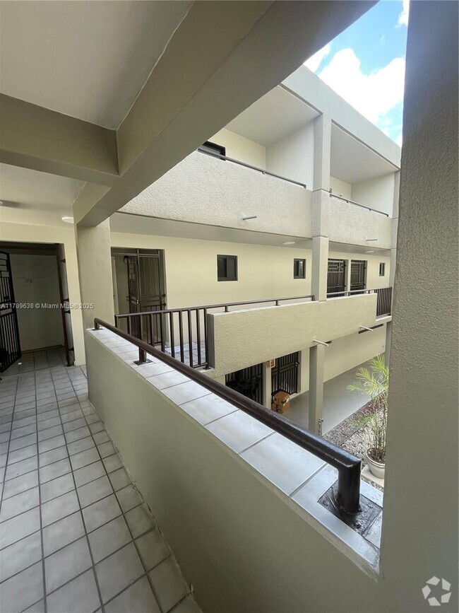 Building Photo - 5 Olive Dr