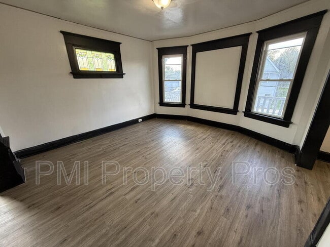 Foto del edificio - 2940 N Teutonia Ave