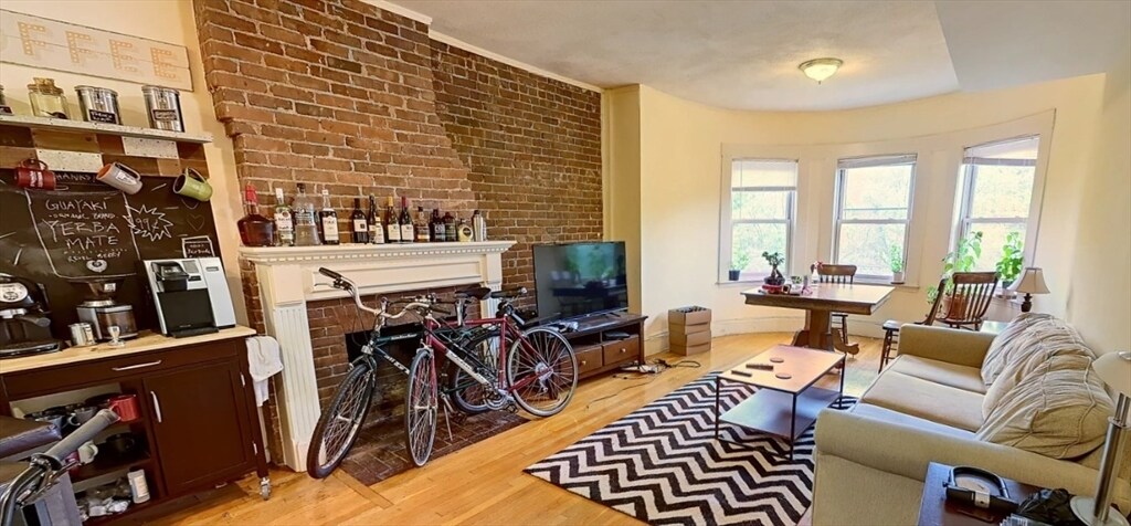 Primary Photo - 1406 Beacon St