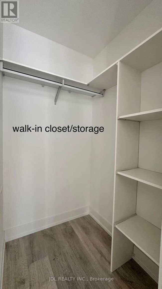 Photo du bâtiment - 30 Inn On The Pk Dr