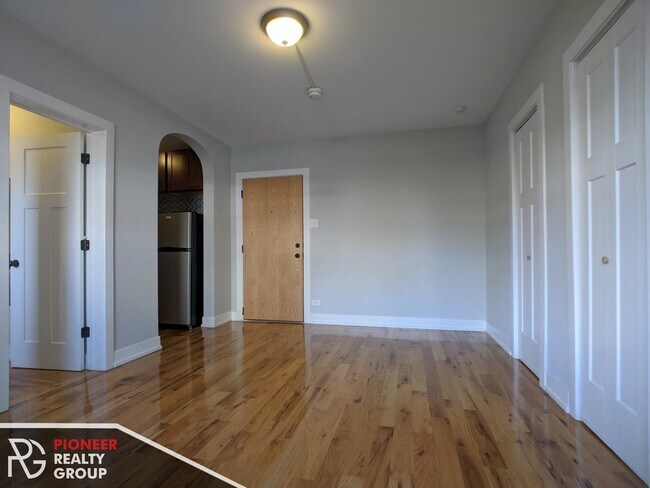 Foto del edificio - 560 W Arlington Pl