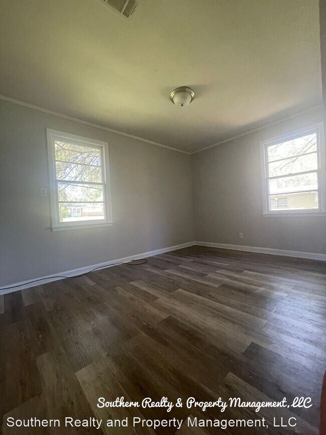 Building Photo - 3 br, 1 bath House - 247 Nottingham Road
