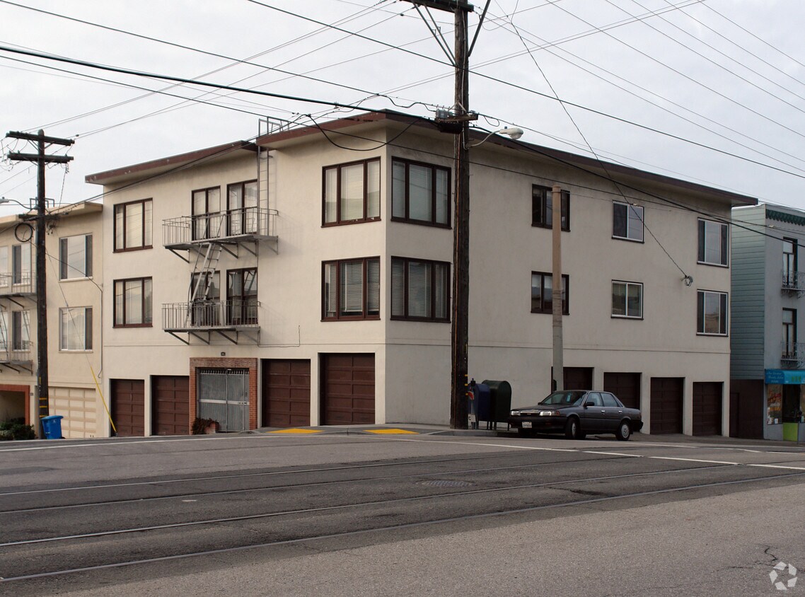 Foto principal - 2401 23rd Ave
