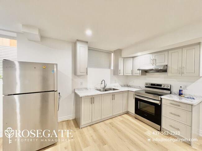 Photo du bâtiment - Newly Renovated 2-Bedroom Apartment with M...