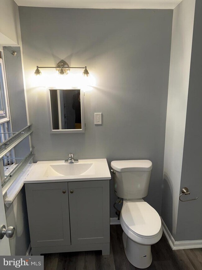 Foto del edificio - 152X Argyle Ave