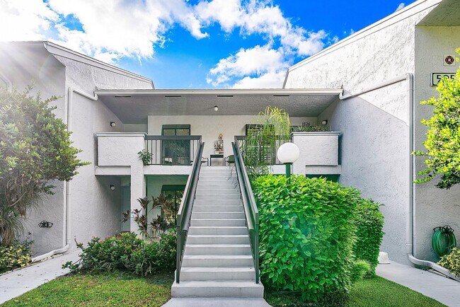 Foto del edificio - 5054 Golfview Ct