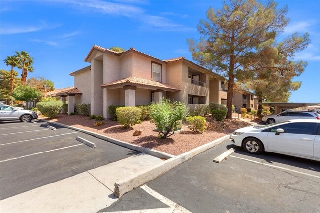Building Photo - Beautiful 1 Bedroom 1 Bath Condo - Move In...