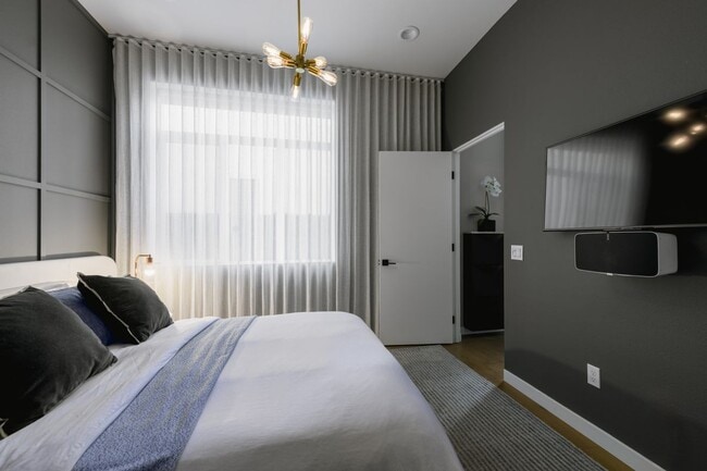 Building Photo - 1244 1/2 Gordon Street