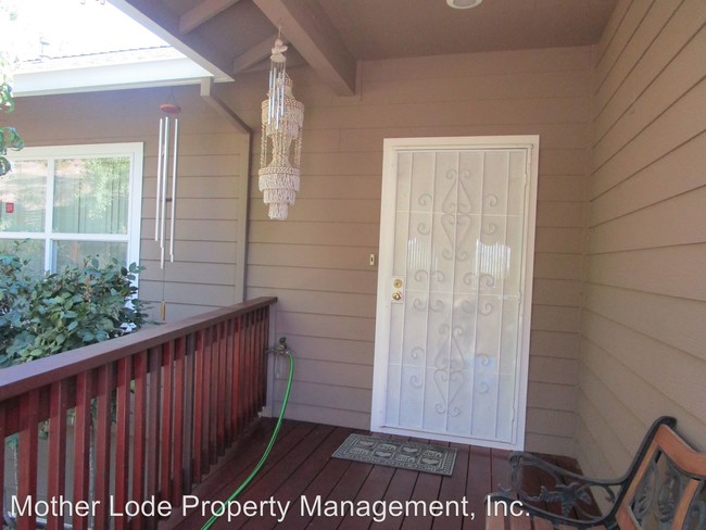 Building Photo - 3 br, 2.5 bath House - 17313 Valley Oak Drive