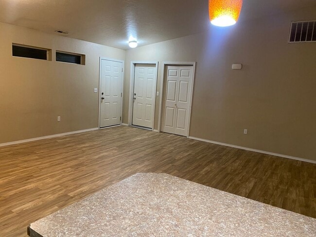 Building Photo - 310 S David St