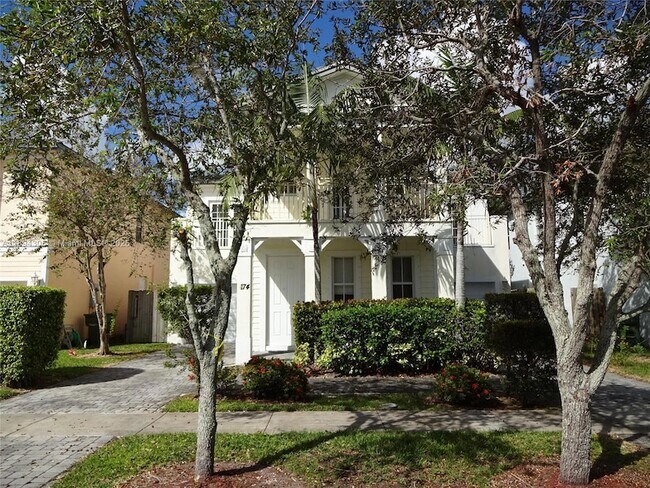Building Photo - 174 NE 32nd Terrace