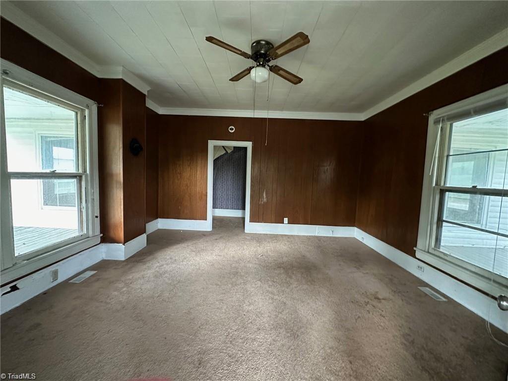 Primary Photo - 302 Dahl St