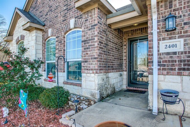 Building Photo - 2401 Fall Leaf Ct