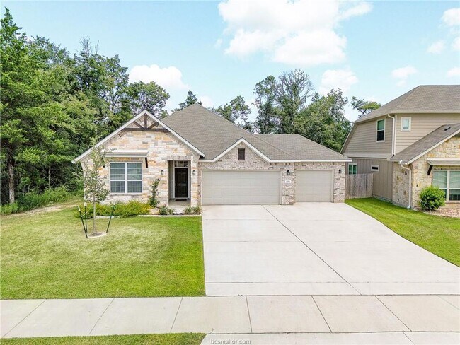 Building Photo - SPectacular Home with 3 Car Garage in Plea...