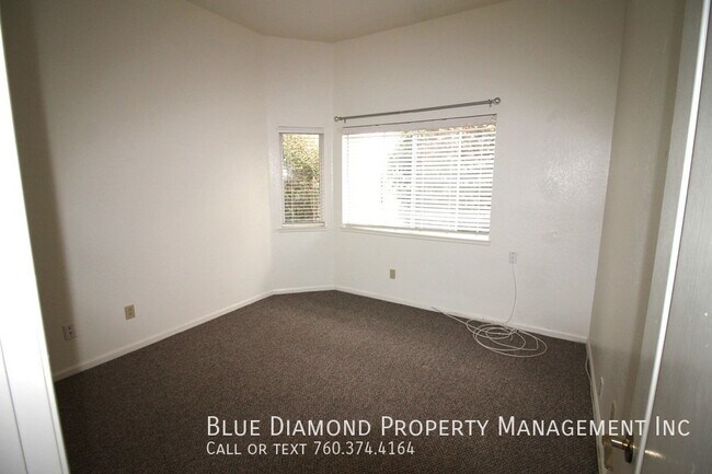 Building Photo - Spacious 2 BR, 2 Ba in Fairways at Lake Sa...