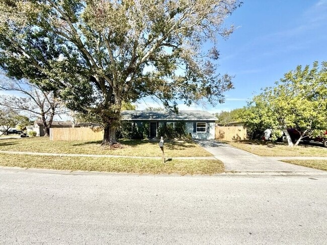 Building Photo - 6475 Cedarbrook Dr