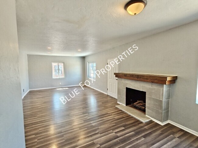 Foto del edificio - 4124 E 1st St