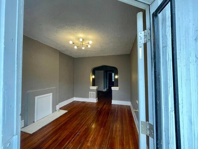 Living Room - 3867 Ashland Ave