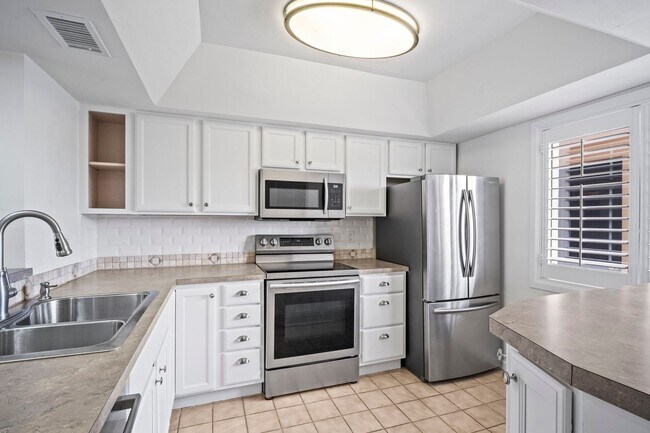 Foto del edificio - Stunning 2-bedroom, 2.5 bathroom condo wit...