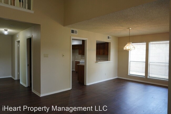Building Photo - 3 br, 2.5 bath House - 14914 Oak Summit