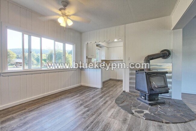 Foto del edificio - 3 Bed, 1.5 Baths Home in Yacolt