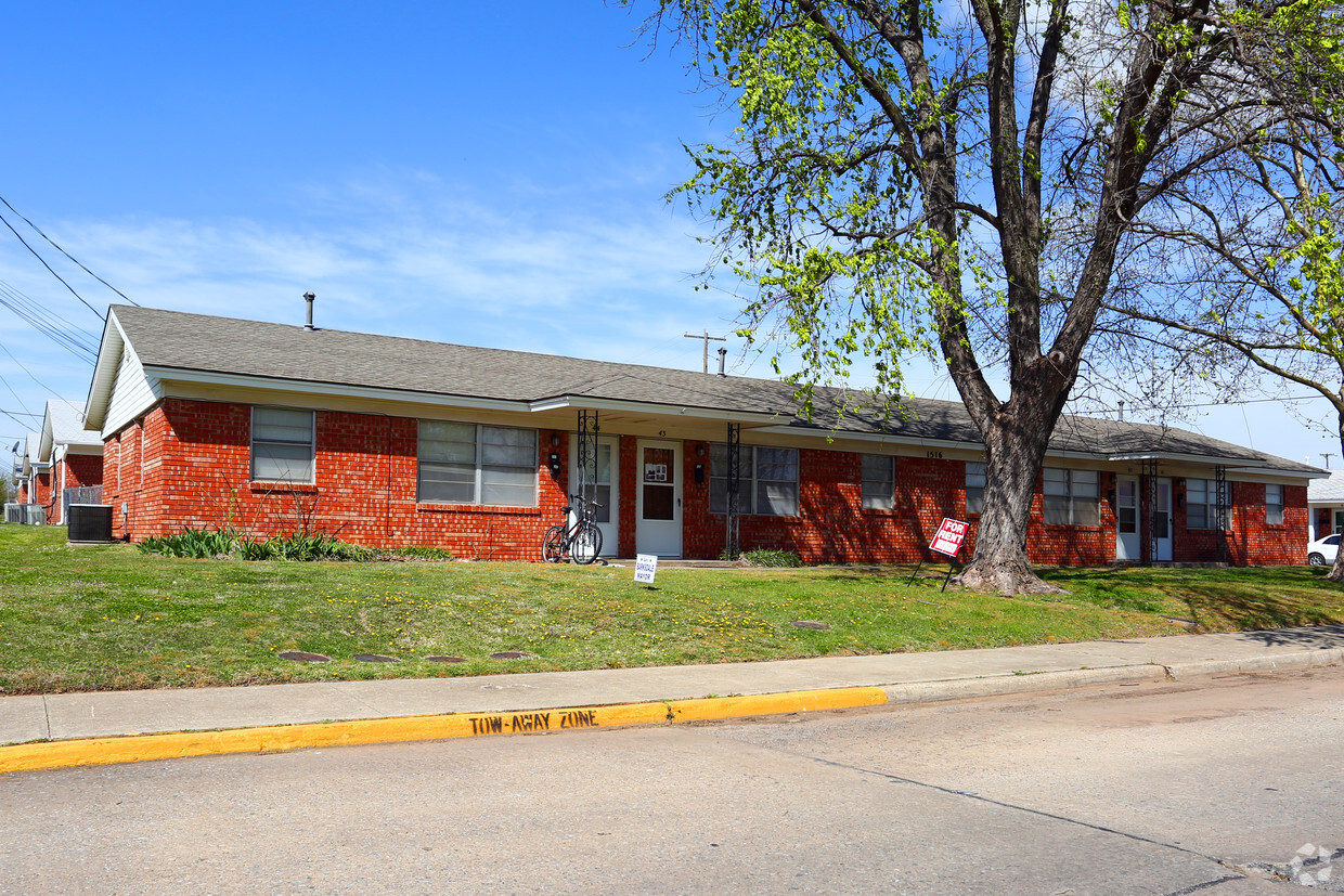 Building Photo - Adair Apartments