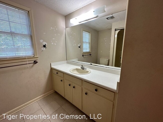 Building Photo - 3 br, 2 bath House - 103 Bobolink Dr