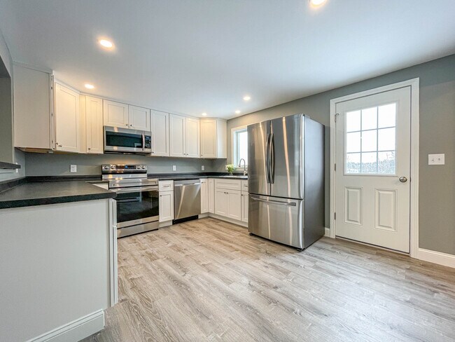 Building Photo - 43 Daniel St