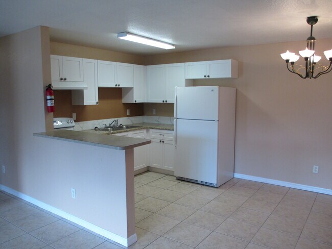Building Photo - 800 N Fiske Blvd