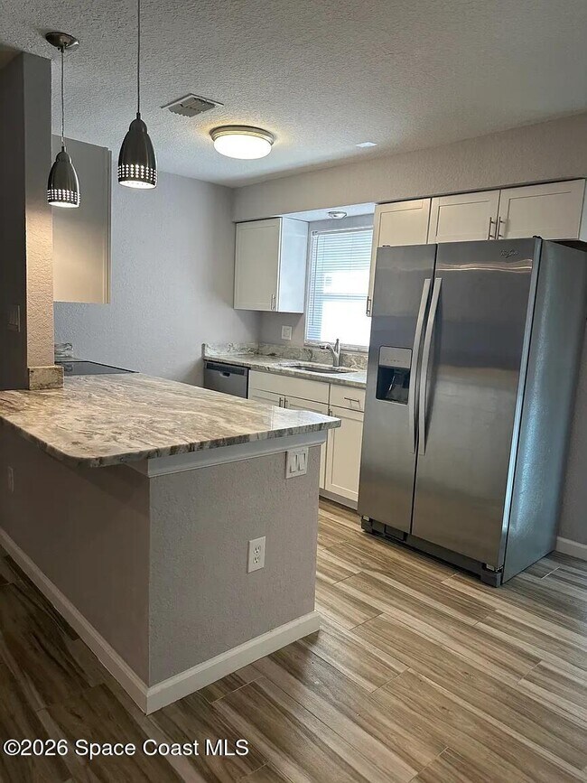 Foto del edificio - 1325 Johns Cir