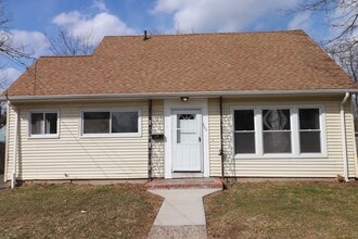 Building Photo - 380 Holcomb St