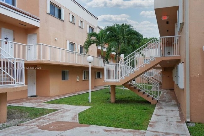 Building Photo - 14909 SW 80th St
