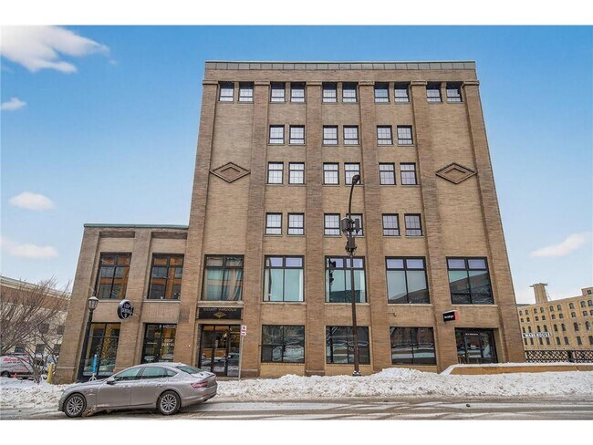 Foto del edificio - 404 N Washington Ave