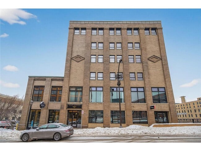 Building Photo - 404 N Washington Ave