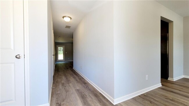 Building Photo - 2566 Piering Dr