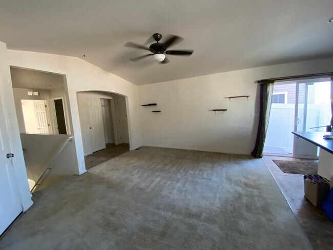 Foto del edificio - Three bathroom three bedroom home for rent