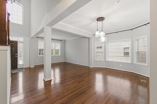 Foto del edificio - 7585 Holly Ridge Dr