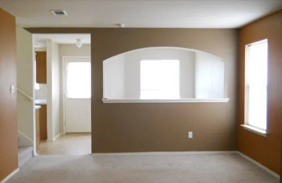 Foto del edificio - 15137 Meredith Ln