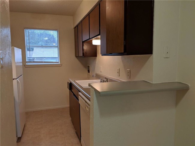Building Photo - 2641 W Randol Mill Rd
